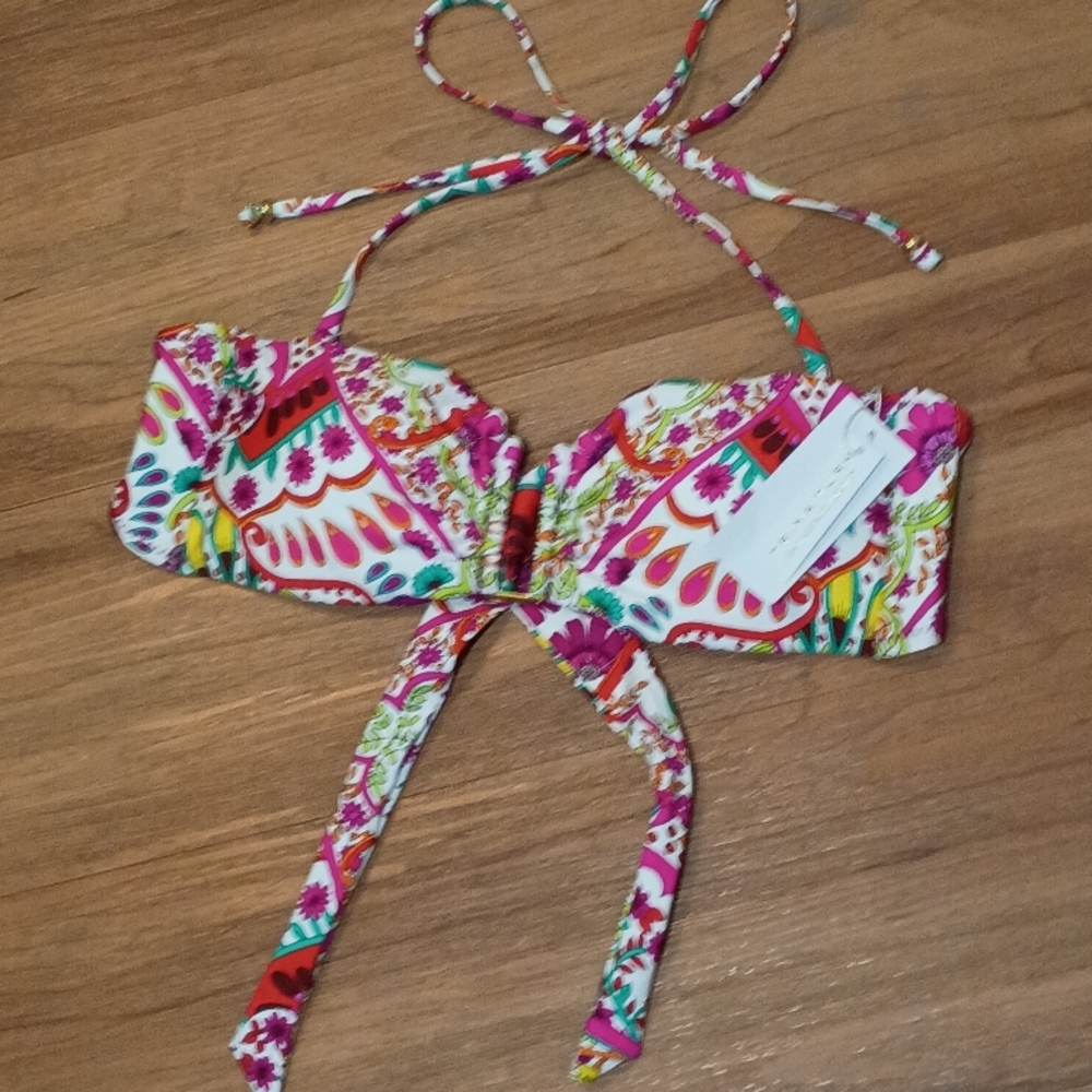 Trina Turk
Hawaiian Garden Bandeau Bikini Top Sz 8 in great shape. Top only - Picture 3 of 7